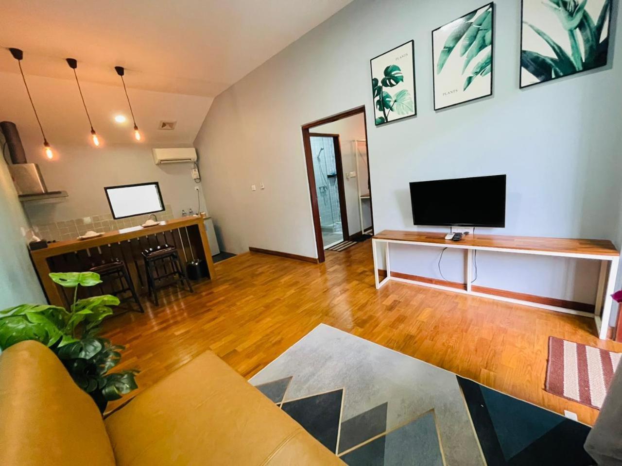 WH Hotel&Service Apartment Thanlyin Eksteriør billede