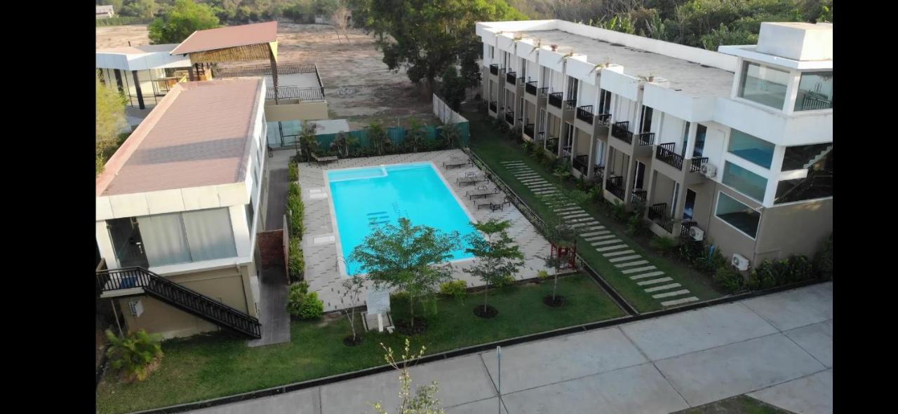WH Hotel&Service Apartment Thanlyin Eksteriør billede
